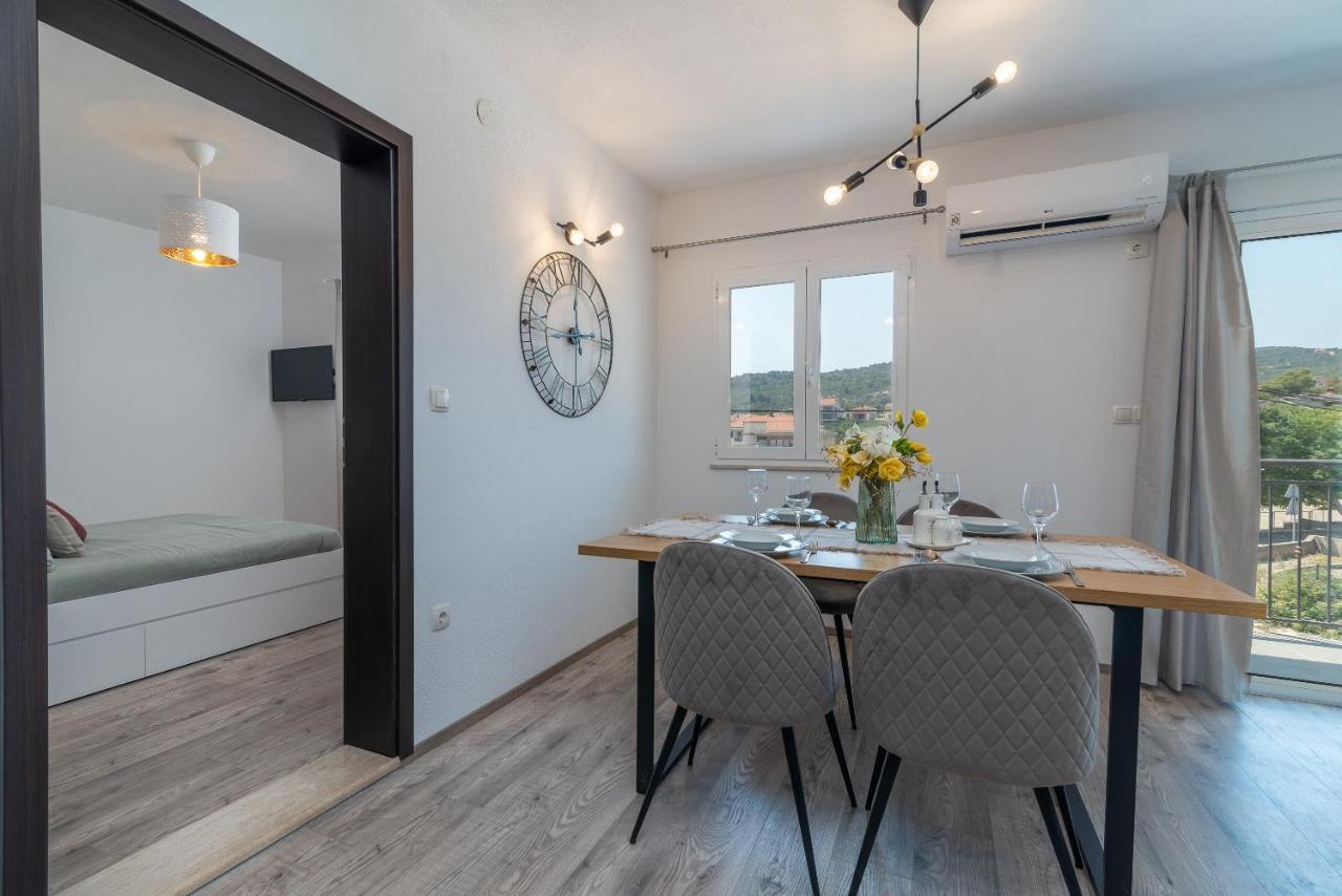 Beach Apartman Marela Slatine Exterior photo